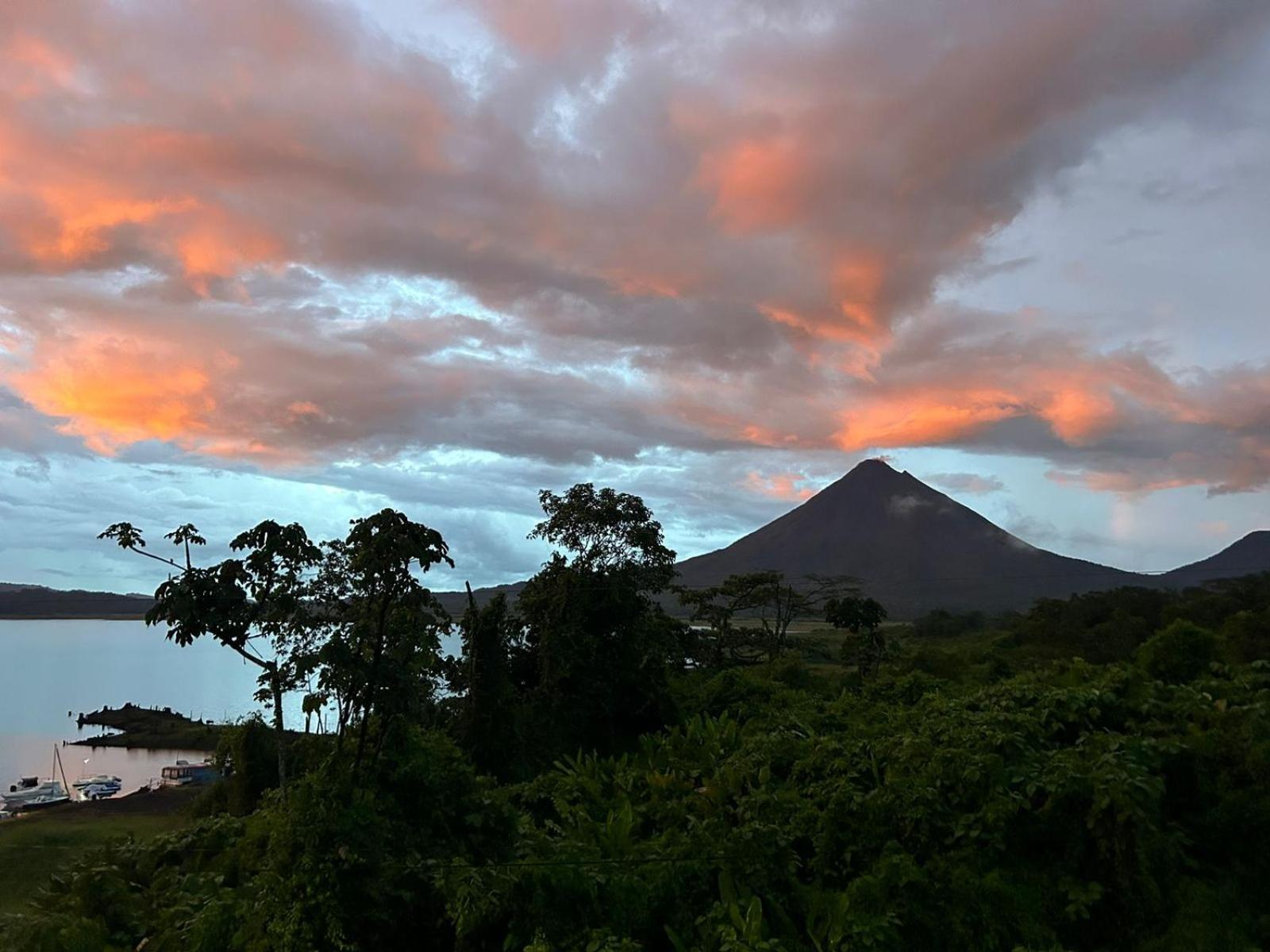 Villas Paradise Arenal Volcano Lake View El Castillo Exterior foto